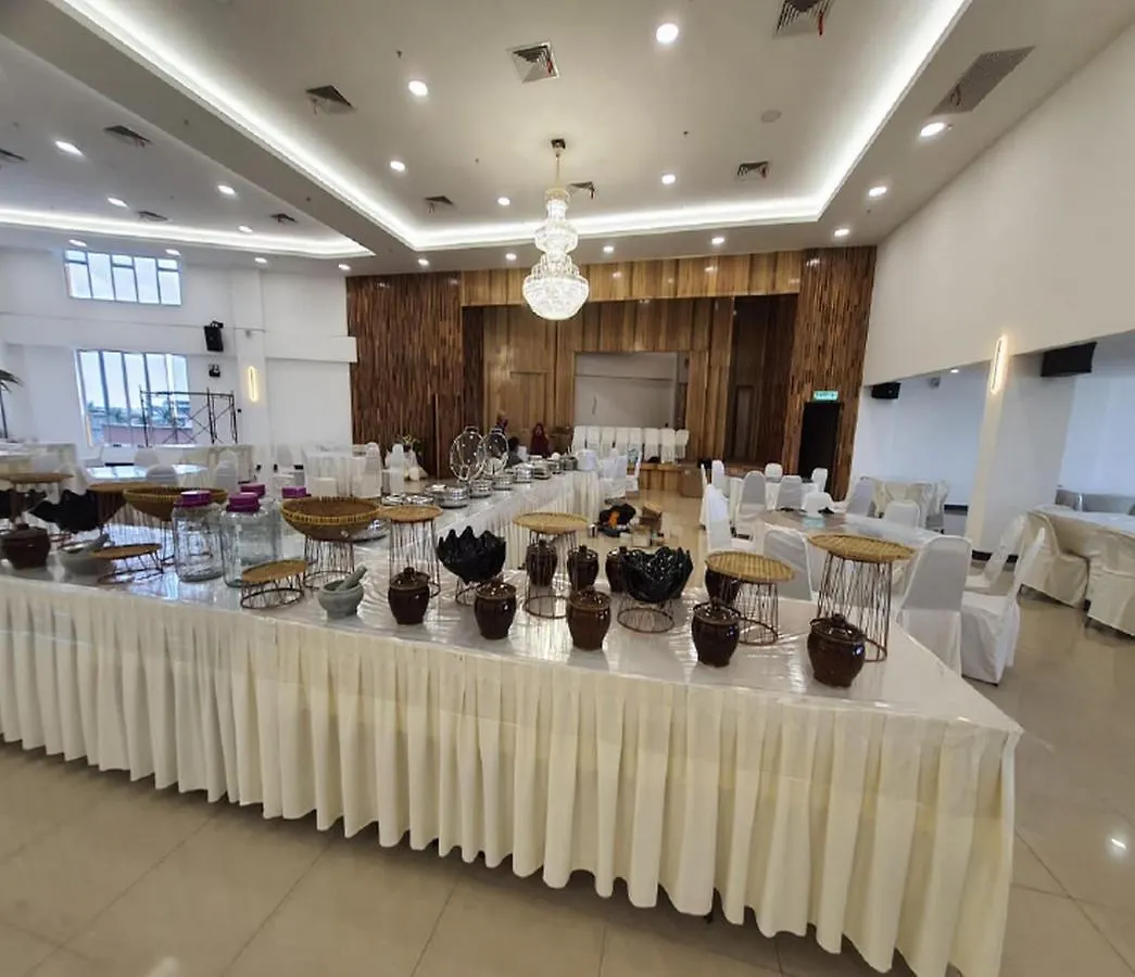 Sri Indar Hotel & Suites Parit Buntar 4*,